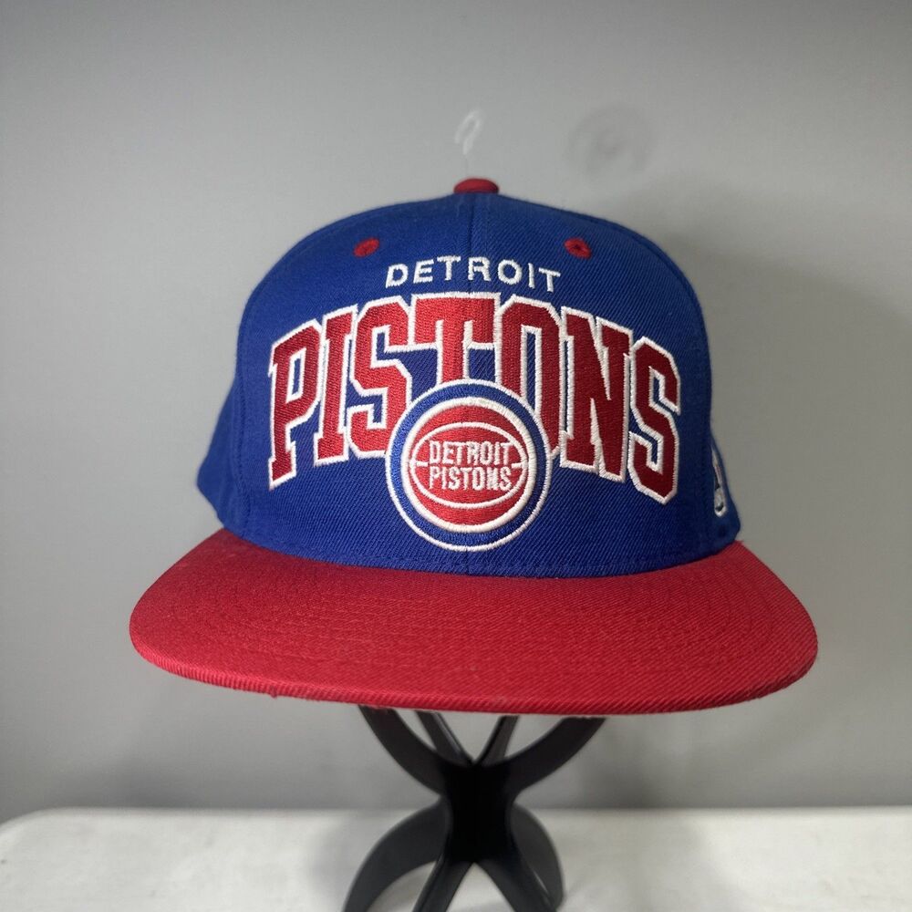 Mitchell & Ness Detroit Pistons NBA Two-Tone Blue Red Snapback Cap